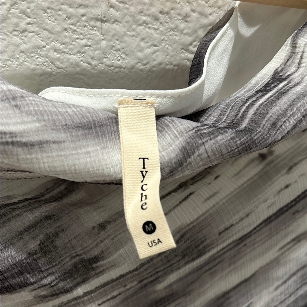 Assymetrical Off shoulder NWOT Elegant Black and White Women's Top - Picture 8 of 8